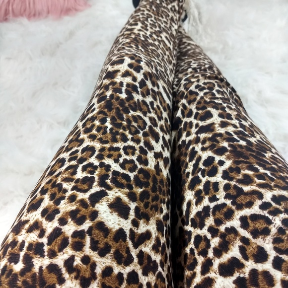 Leopard Print Leggings - Picture 3 of 6